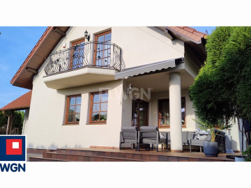 Polkowice, dom, 5 pokoi, 170 m2, działka 1148 m2, sprzedam, cena 1 500 000 zł.  
  
Na sprzedaż dom wolnostojący 189,6 m2 powie