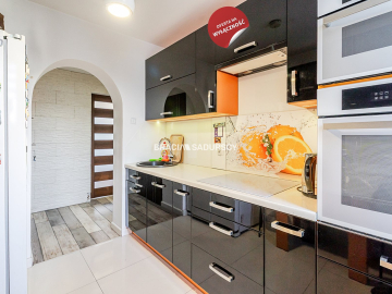 3 pokojowe mieszkanie z kuchnią 52,8m2 Centrum 