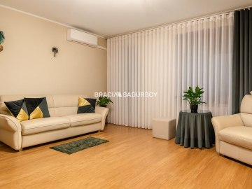 4 pokoje do zamieszkania z miejscem parkingowym 