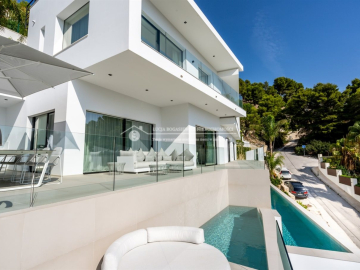 WILLA SIBILA - TWOJA OAZA LUKSUSU NAD MORZEM  

 Zaledwie 300 metrów od malowniczej plaży Cala Portitxol w prestiżowej urbaniza