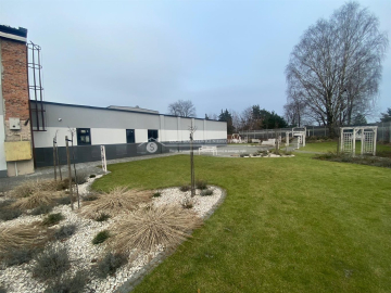 Do sprzedania budynek handlowo-usługowy o pow. 2000 m2 usytuowany na działkach o łącznej pow. 4800 m2 w miejscowości Leżajsk pr