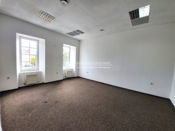 Szukasz miejsca dobrze skomunikowanego pod swój biznes? 

 Mamy dla Ciebie odremontowane lokale usługowo-biurowe w eleganckim b