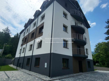 Szukasz miejsca dobrze skomunikowanego pod swój biznes?  

 Mamy dla Ciebie lokal handlowo-usługowo-biurowy w budynku na parter