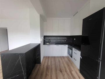 Nowoczesne 3-pokojowe mieszkanie (2 pokoje + salon) w doskonałej lokalizacji w Bystrej, idealne dla osób ceniących aktywny styl