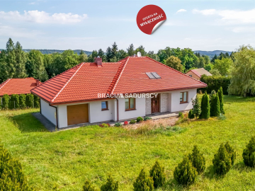 Nowoczesny dom parterowy w Łapanowie