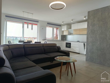 Dwupoziomowe mieszkanie w pobliżu radiostacji 