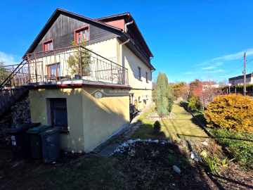 Ustroń | Dom wolnostojący | 328 m² | 11 pokoi | działka 758 m² 

 PODSTAWOWE PARAMETRY 

 Powierzchnia użytkowa: ok. 328 m² 
Ko