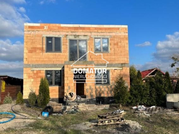 Dwa domy w spokojnej okolicy - Smolniki