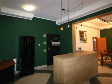 Przedstawiam Państwu Lokal z witrynami położony w bardzo atrakcyjnej lokalizacji w centrum Osielska.  
  Powierzchnia 70 m2( z 