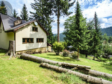 PIĘKNY DOM POD SAMYM LASEM Z WIDOKIEM NA GÓRY