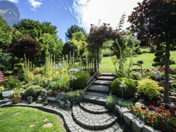 DOM Z BAJKOWYM OGRODEM – TYLKO U NAS! 🏡