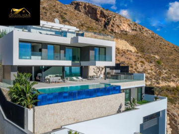 LUKSUSOWA WILLA Z WIDOKIEM NA MORZE