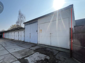 Działka z 9 garażami