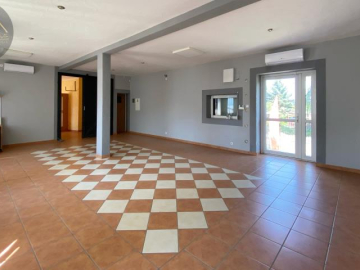 Lokal 84m2 z miejscem parkingowym