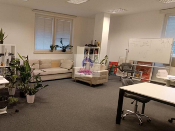 Włochy: lokal biurowy na wynajem