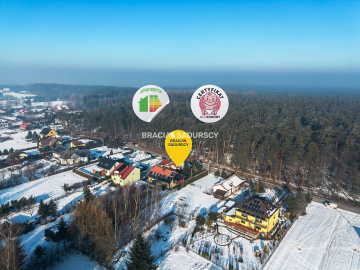 Dwa domy w otoczeniu Puszczy Niepołomickiej.