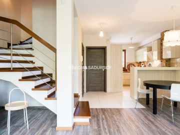 Klimatyczny dom, szergówka z ogródkiem, parking