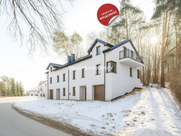 Wygodne domy pod lasem w Podgórkach Tynieckich.