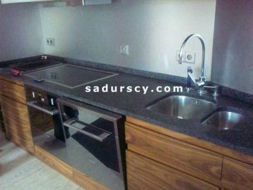 Dom 440m 2  na własnej działce 1700m 2  w Piasecznie. Cisza, zieleń, dobra infrastruktura.   
 
 Trzy kondygnacje naziemne. Sal