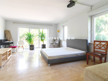 Ładny dom ok. 470m2 na działce 1500m2 w Chyliczkach, między Konstancinem i Piasecznem. Powierzchnia użytkowa parteru, poddasza,