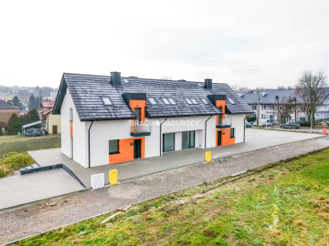 Lokal z witryną i parkingiem w sercu Skały