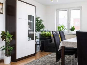 Dwupokojowe z osobną kuchnią. Ulica Felińskiego.