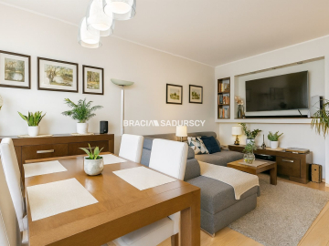 Strzeżone/77 m2/ oś. Mozarta/2 miejsca w garażu