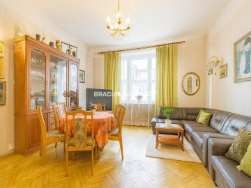 102m2, ścisłe Centrum, klimatycznie w kamienicy