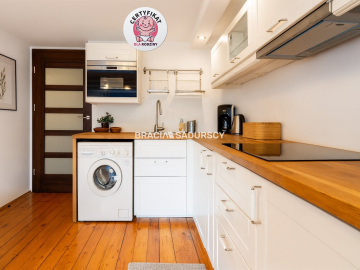 4 pokoje +2 pokoje + garaż