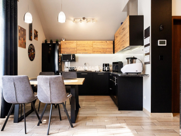 83m2+238m2 ogródek+dwa m. postojowe