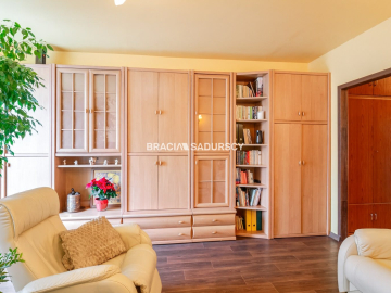 Zapraszam na prezentację 2-pokojowego mieszkania o pow. 52,88 m² na Osiedlu Kolorowym w Nowej Hucie.   

  To naprawdę wyjątkow