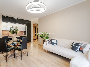 Wygodny nowoczesny apartament w centrum.