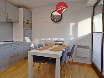 Dwupoziomowy Apartament z Widokiem na Giewont w Kościelisku   

 Oferujemy  na sprzedaż lub na wynajem długoterminowy  przestro