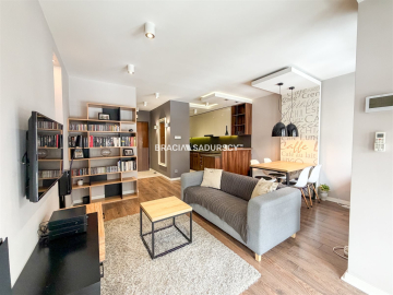 Komfortowe 2 pok z garażem i kom. lokatorską