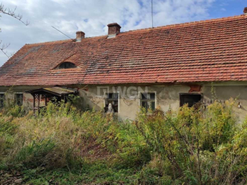 Krzepielów, dom z działką 71 ar, sprzedam, cena 330 000 zł  
  
  
Do sprzedania dom do kapitalnego remontu, usytuowany na duże