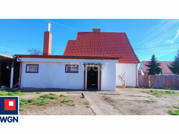 Trzebnice, Dom z budynkami gospodarczymi, działka 19 ar, 299 000z zł, sprzedam.  
  
Przedmiotem sprzedaży jest niewielki ponie