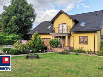 Moskorzyn, gmina Polkowice, dom, 5 pokoi, 126,5 m2, działka 1276 m2, sprzedam, cena 930 000 zł.  
  
Na sprzedaż dom wolnostoją