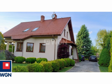 Polkowice, dom, 5 pokoi, 170 m2, działka 1148 m2, sprzedam, cena 1 500 000 zł.  
  
Na sprzedaż dom wolnostojący 189,6 m2 powie