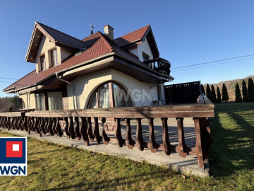 Jerzmanowa, Dom wolnostojący z garażem, cena 1 800 000 zł 
  
Na sprzedaż dom wolnostojący o powierzchni 200 m2 wraz z garażem 