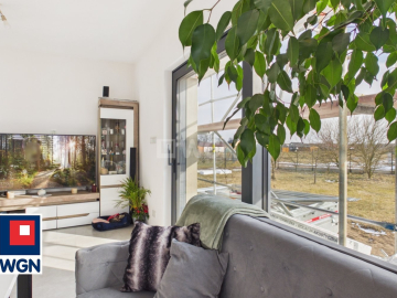 Jesiona, dom 93 m2, działka 2552 m2, sprzedam, 890 000 zł.  
  
Oferujemy na sprzedaż nowo wybudowany dom o powierzchni 93 m2. 