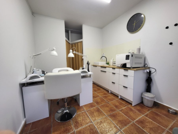 Lokal handlowy usługowy biurowy w centrum Płot