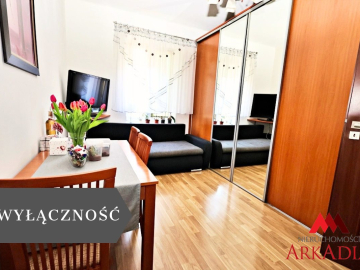 Arkadia Nieruchomości oferuje na sprzedaż przytulne, 3 -pokojowe mieszkanie położone na pierwszym  piętrze w kamienicy w Centru