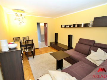 Do wynajęcia przytulne 2-pokojowe mieszkanie o powierzchni 38 m² , położone na  4. piętrze  w bloku na  osiedlu Kazimierza Wiel