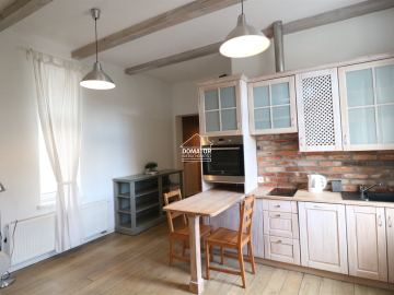 Kawalerka do wynajęcia z miejscem parkingowym.