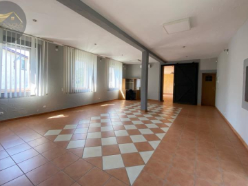 Lokal 84m2 z miejscem parkingowym