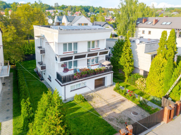  ATRAKCYJNY DOM W ZNAKOMITEJ LOKALIZACJI 