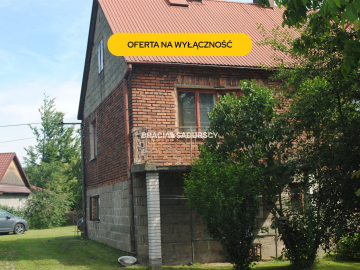 Budynek z lat 70-tych w Targowisku gm.Kłaj