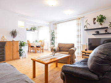 UROKLIWY DOM W BARDZO DOBREJ LOKALIZACJI