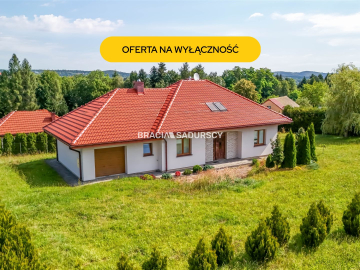 Nowoczesny dom parterowy w Łapanowie