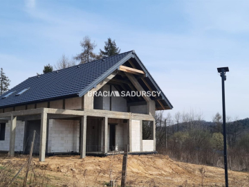 Dom z garażem i pięknym widokiem – Głogoczów